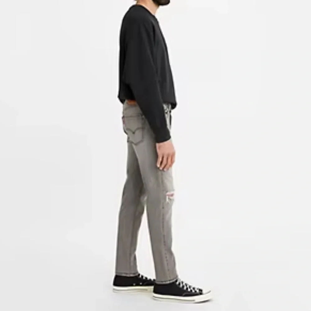 Levis size 28